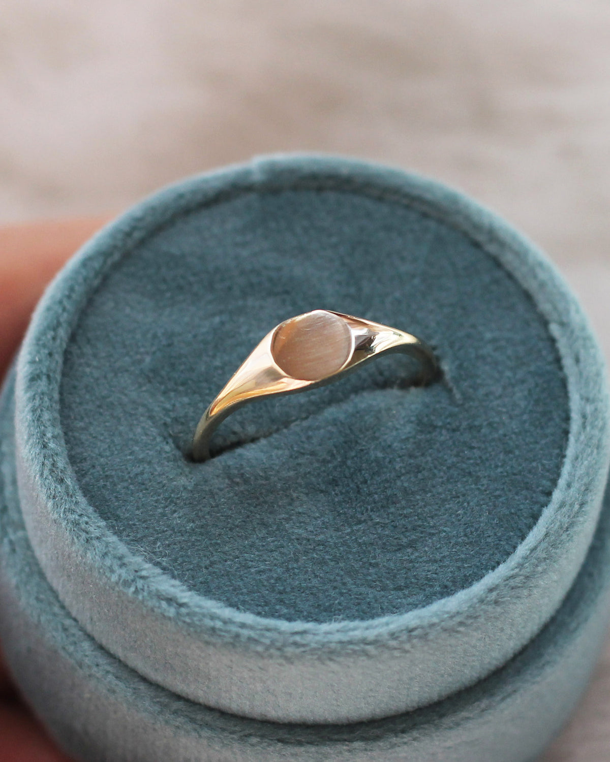 C12 - Round Signet Ring 14K Solid Gold - Size 7