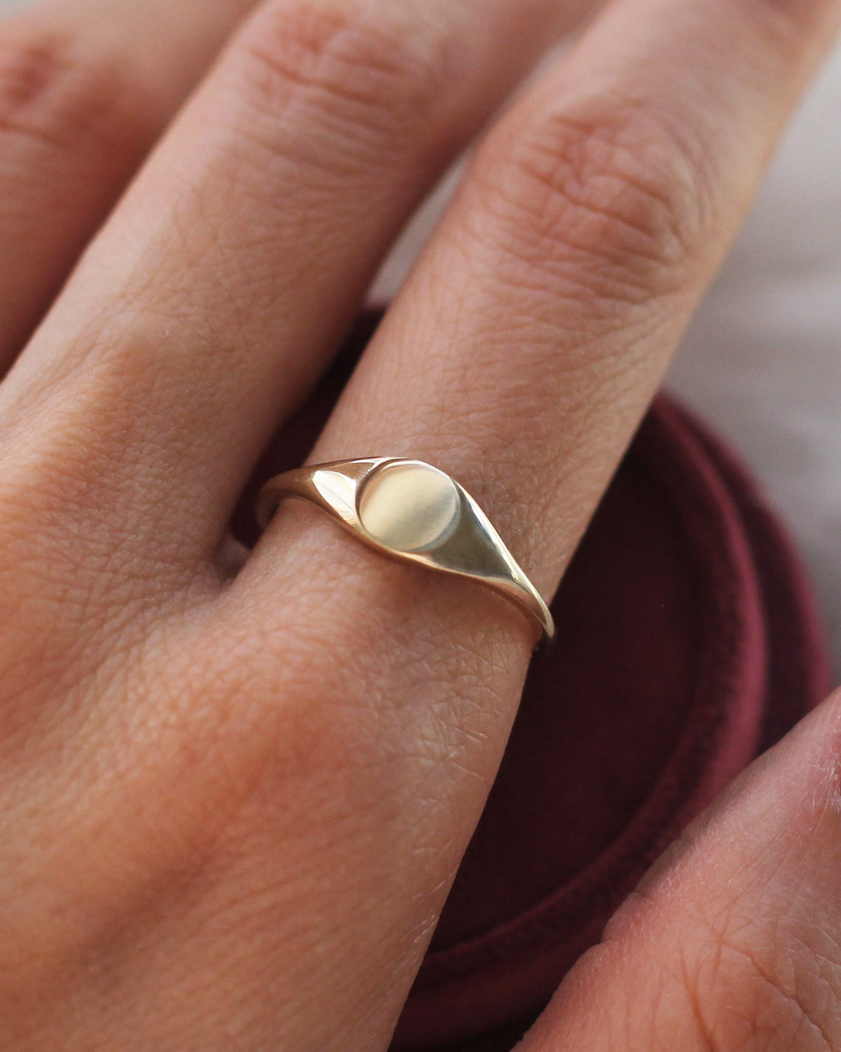 C13 - Round Signet Ring 14K Solid Gold - Size 7