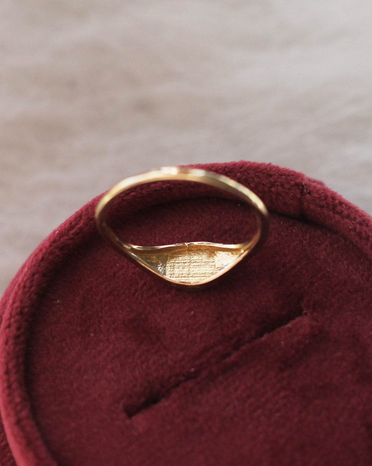 C13 - Round Signet Ring 14K Solid Gold - Size 7