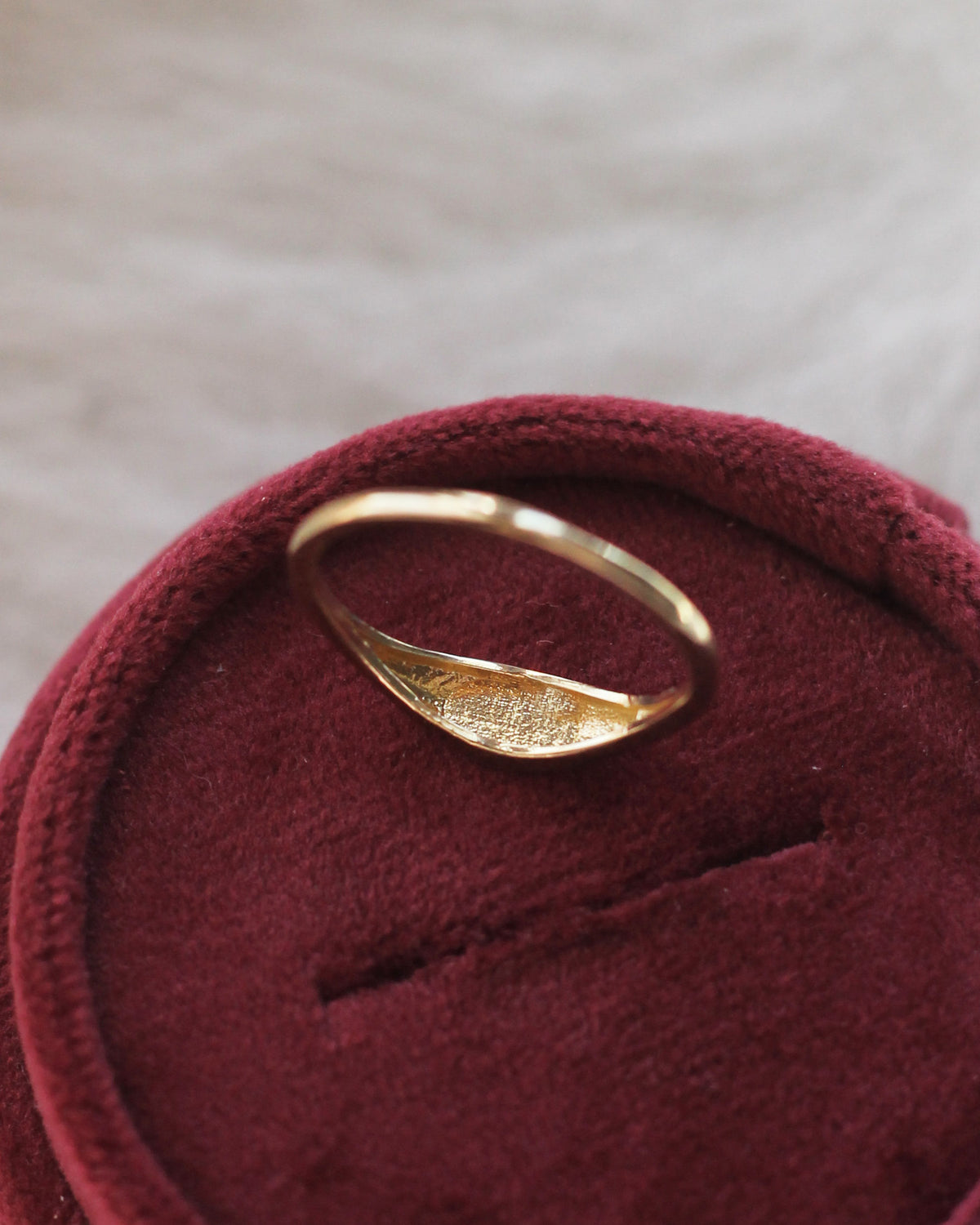 Small Oval Signet Ring 14K Solid Gold - Size 7
