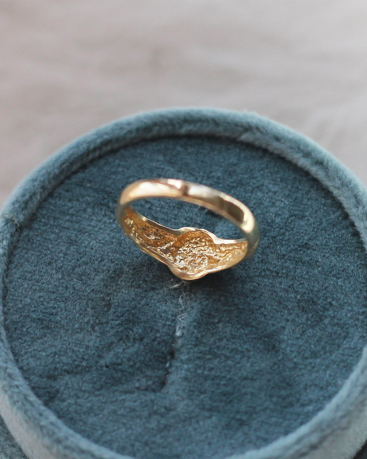 C15 Ornate Signet Ring 14K Solid Gold - Size 2.25