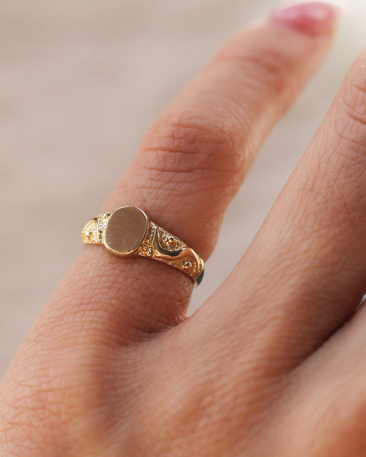 C15 Ornate Signet Ring 14K Solid Gold - Size 2.25