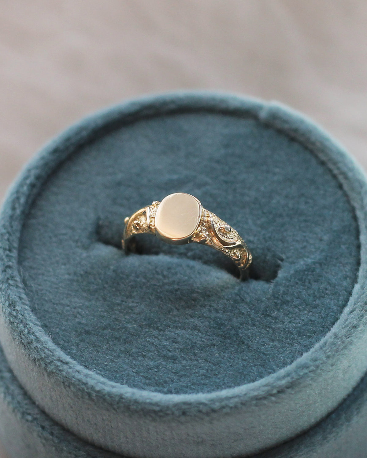 C15 Ornate Signet Ring 14K Solid Gold - Size 2.25