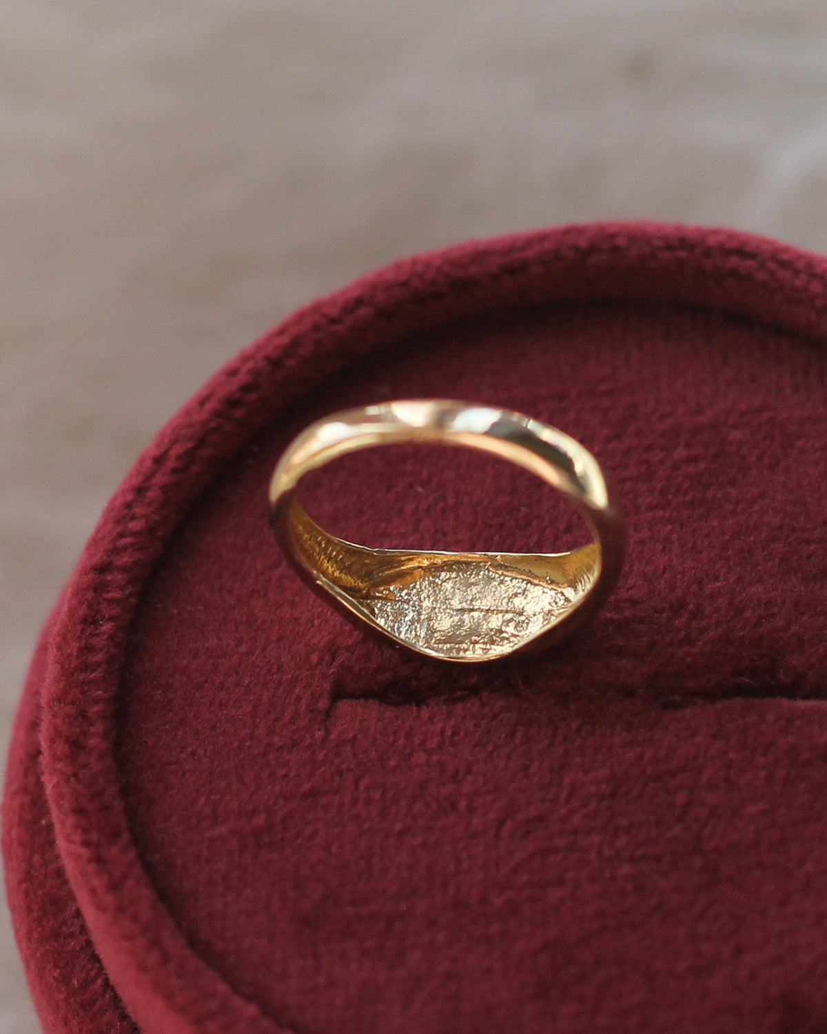 C17 - Large Oval Signet Pinky Ring 10K Solid Gold - Size 2.25