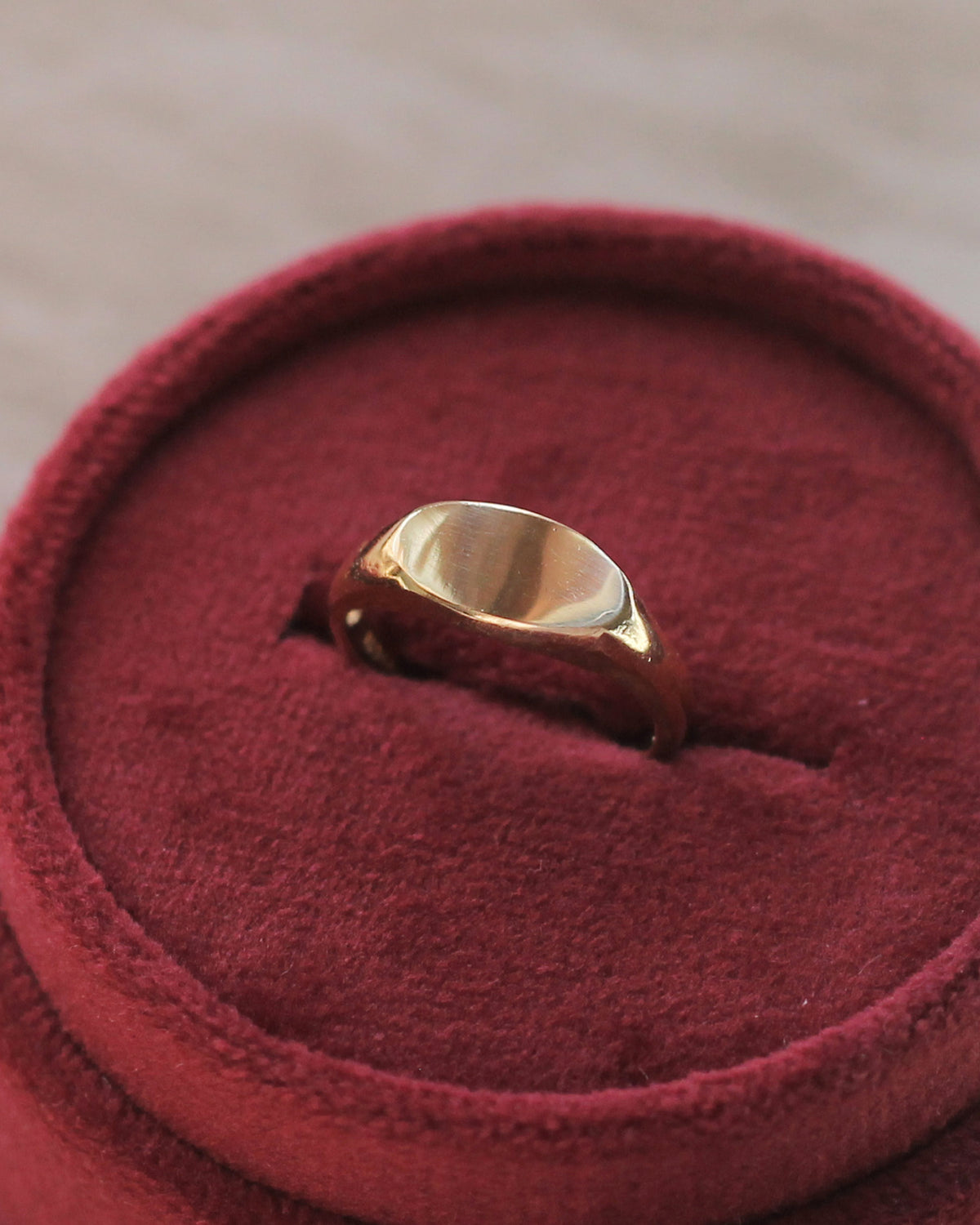 C17 - Large Oval Signet Pinky Ring 10K Solid Gold - Size 2.25