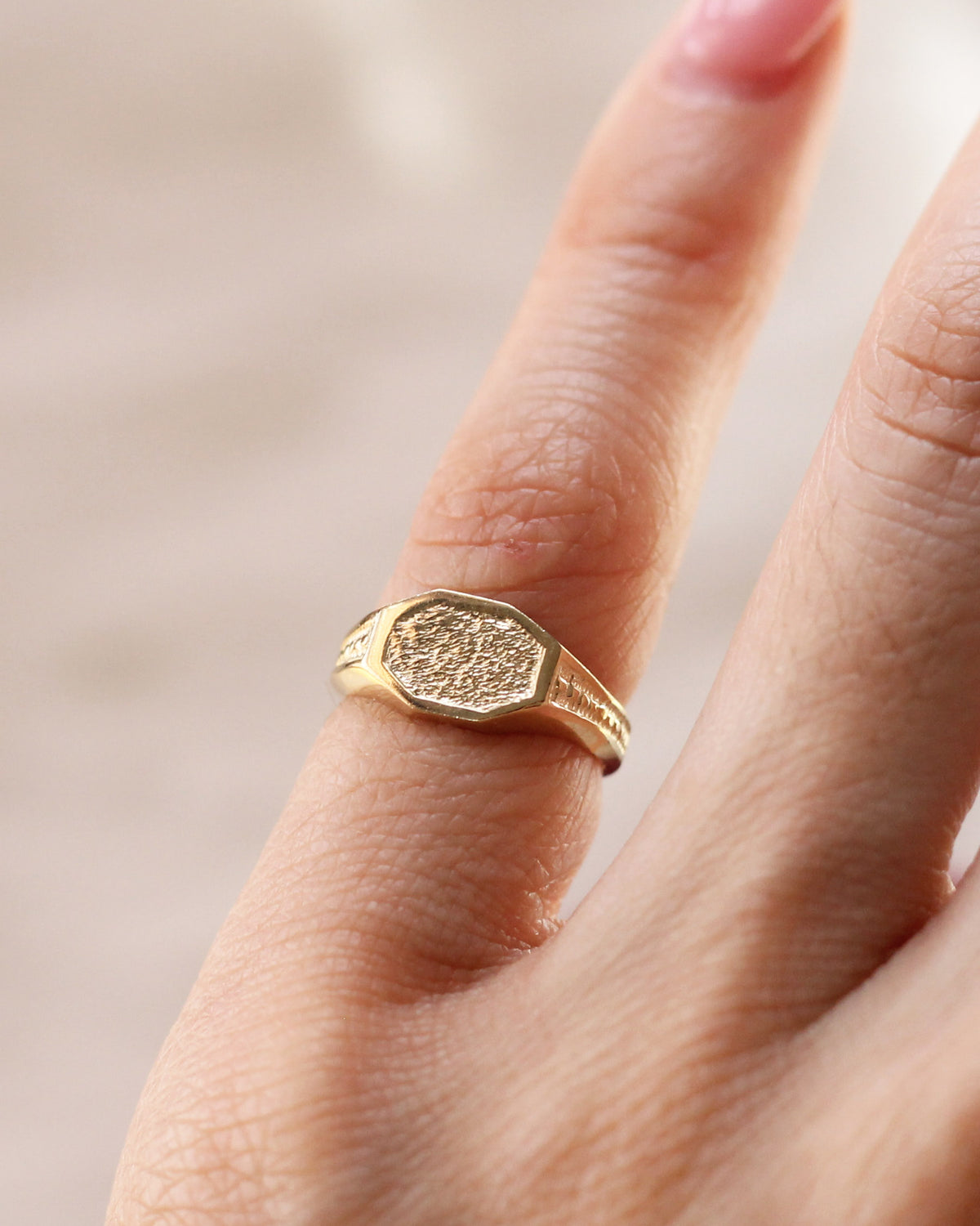 C20 Texture Signet Pinky Ring 10K Solid Gold - Size 1.75
