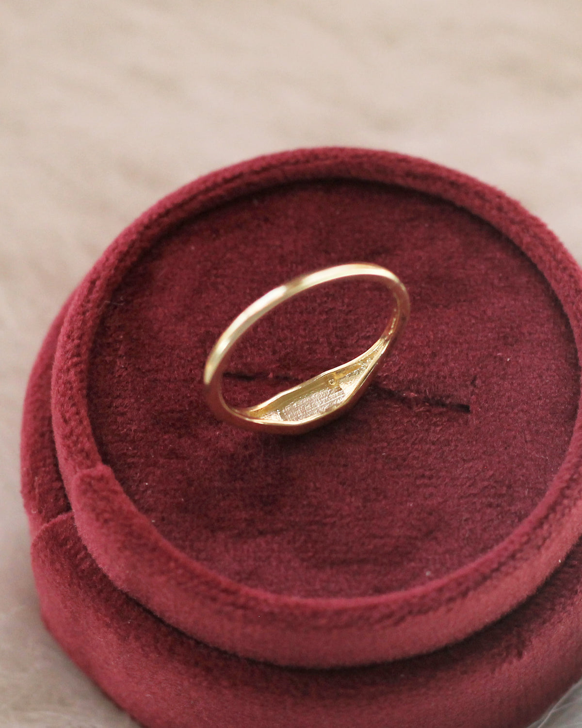 C25 Round Rectangle Signet Ring 10K Solid Gold - Size 7