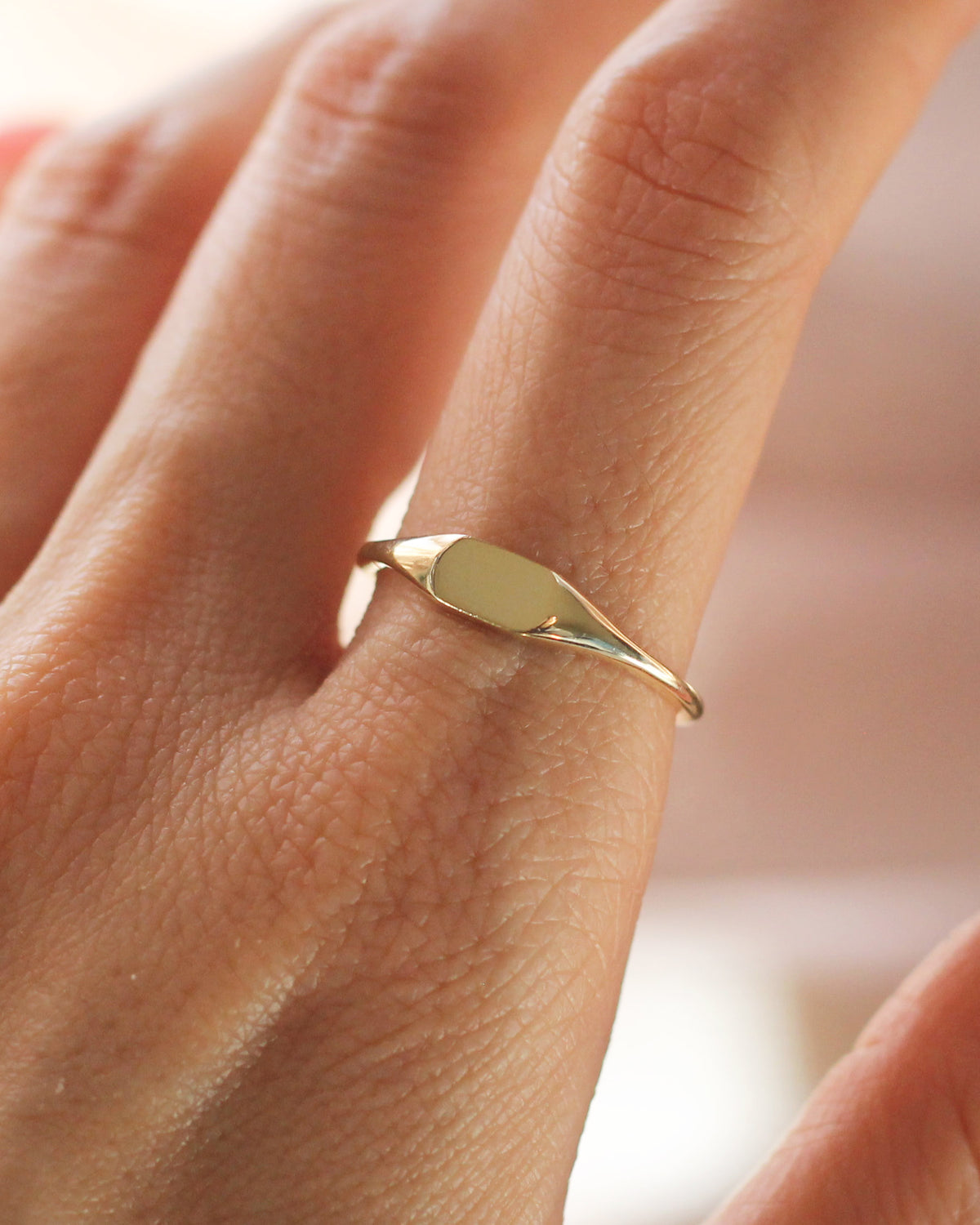 C25 Round Rectangle Signet Ring 10K Solid Gold - Size 7
