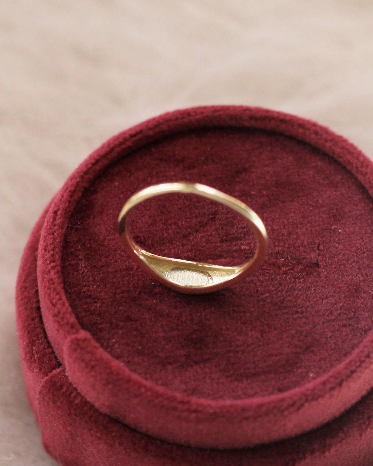 C27 - Medium Round Oval Signet Ring 10K Solid Gold - Size 7