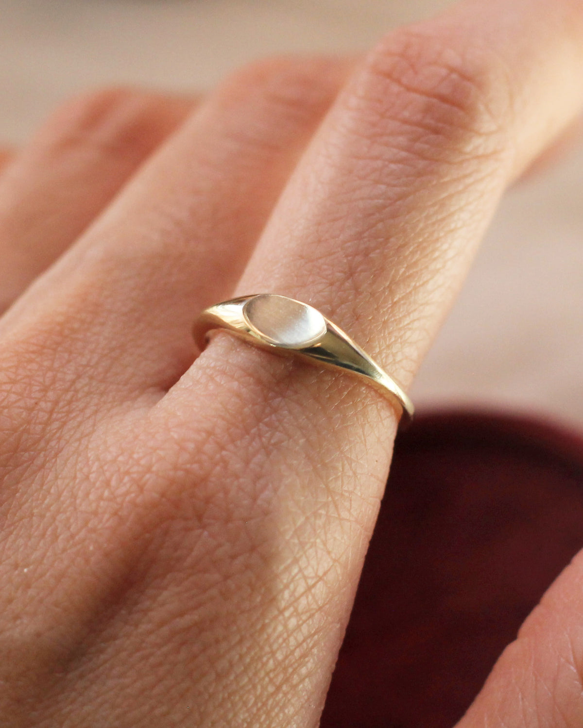 C27 - Medium Round Oval Signet Ring 10K Solid Gold - Size 7