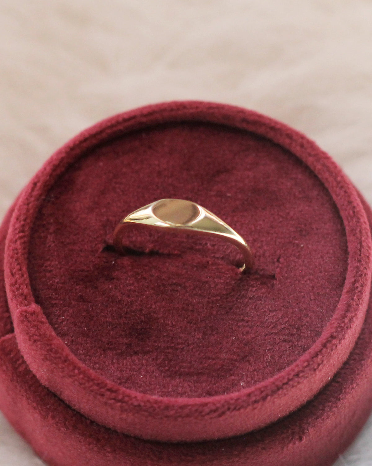 C27 - Medium Round Oval Signet Ring 10K Solid Gold - Size 7