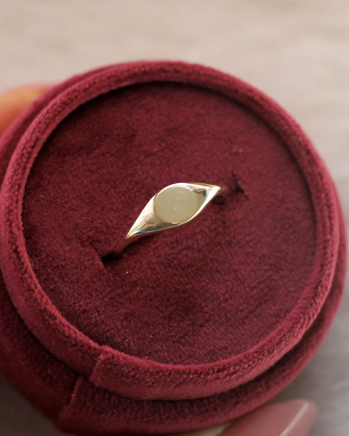 C28 Round Signet Ring 10K Solid Gold - Size 7