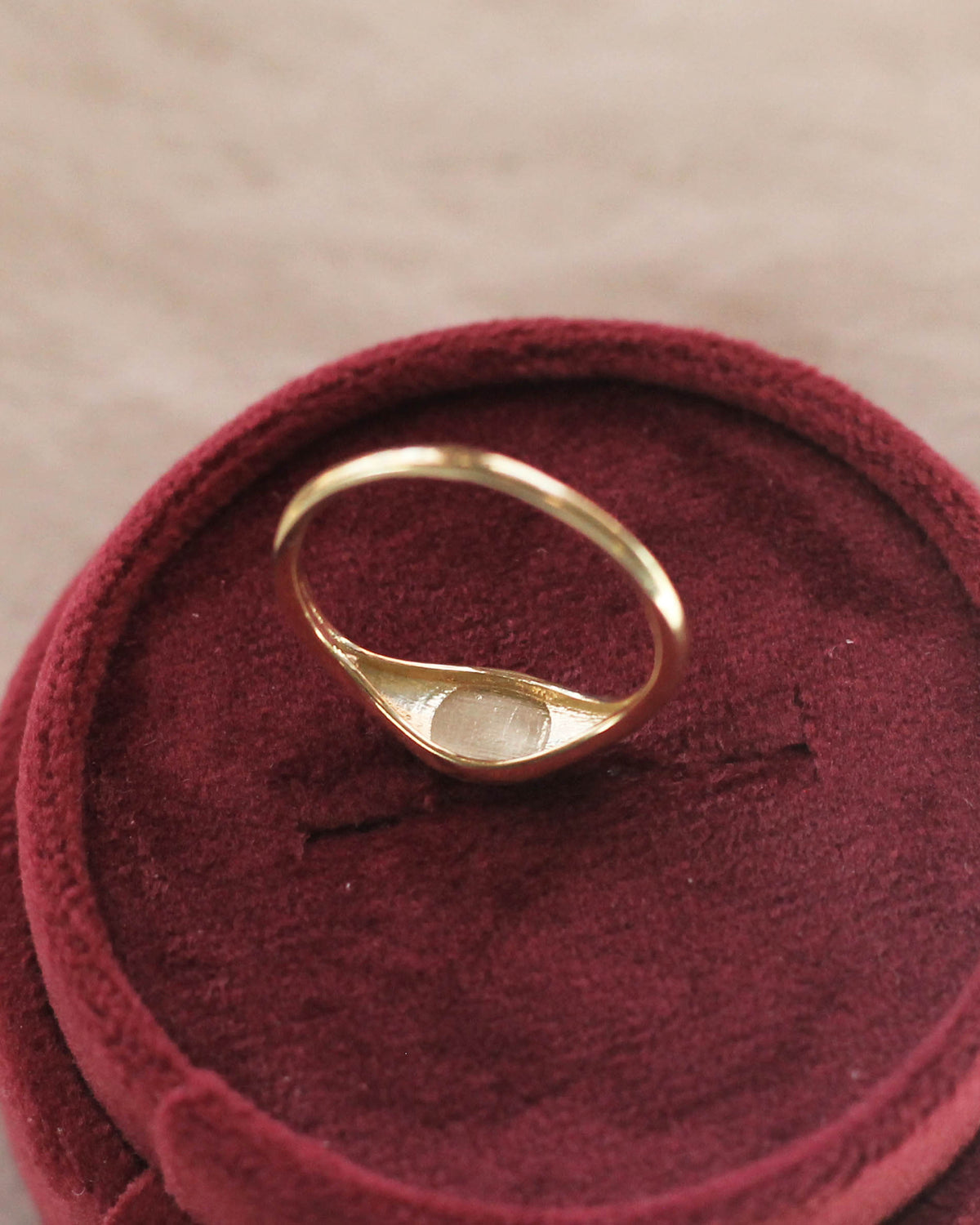 C28 Round Signet Ring 10K Gold - Size 7