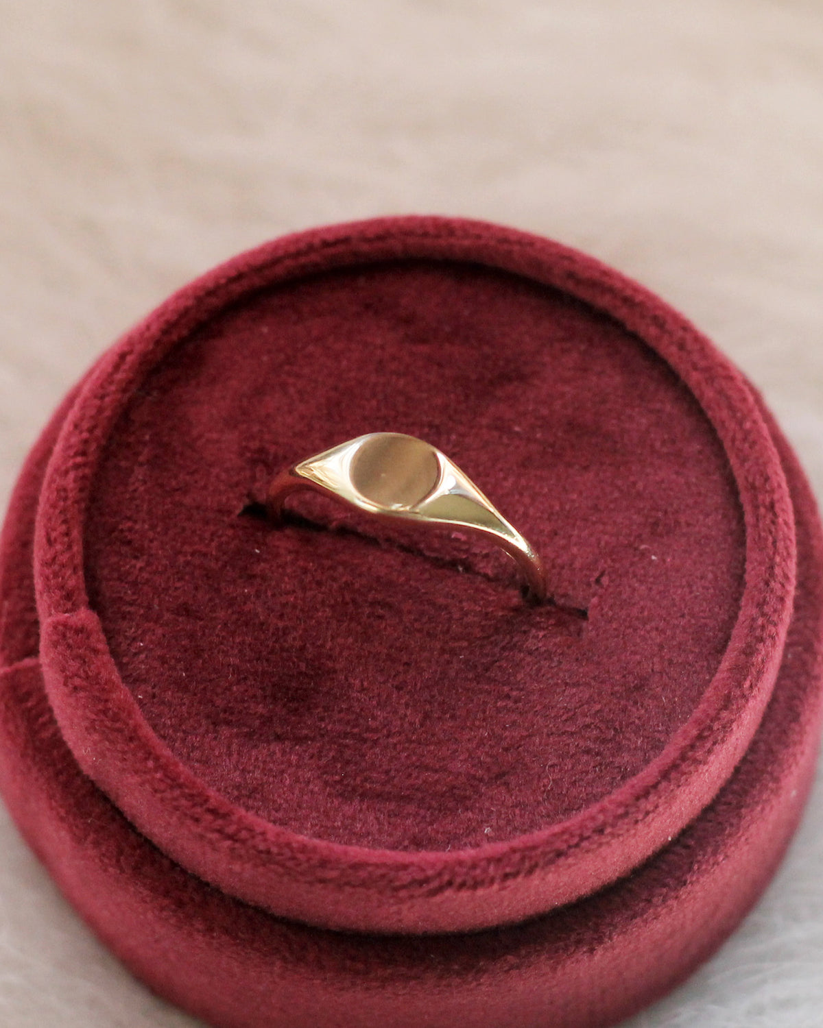 C28 Round Signet Ring 10K Solid Gold - Size 7
