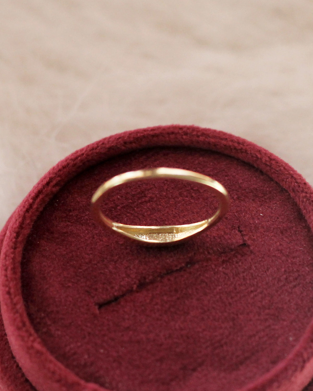 C29 Small Rounded Rectangle Signet Ring 10K Solid Gold - Size 7