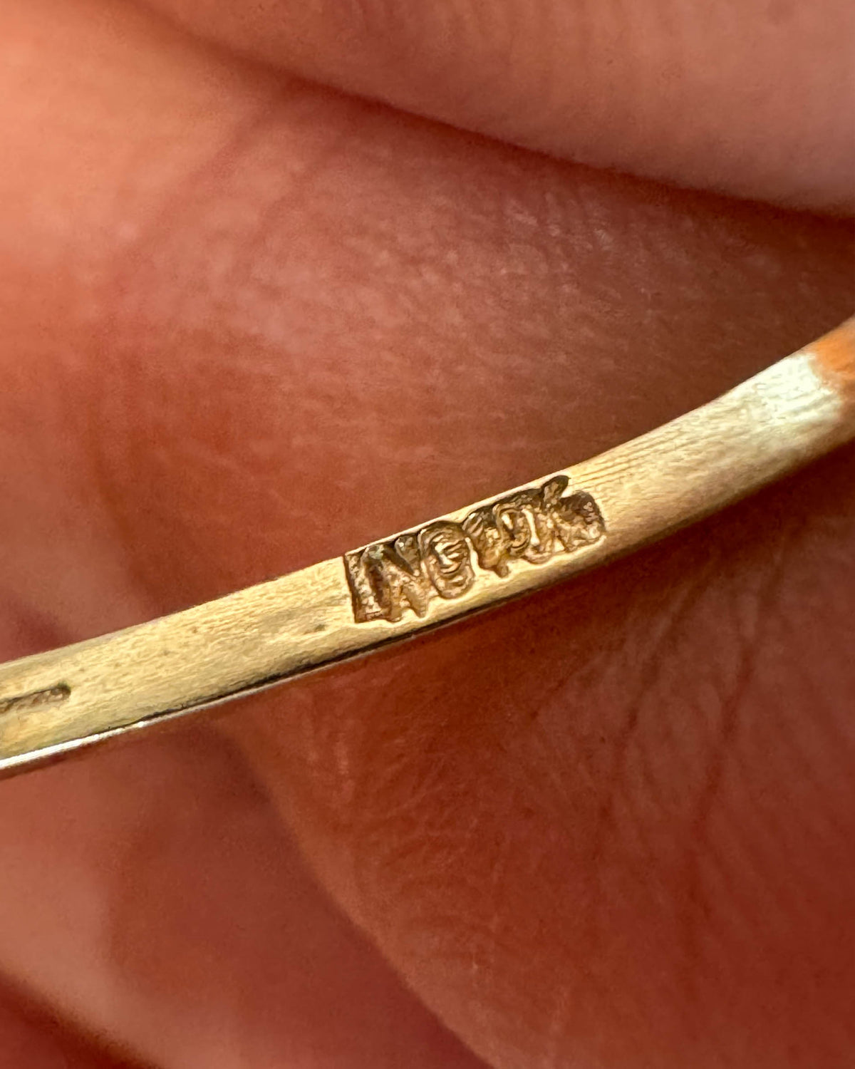 C29 Small Rounded Rectangle Signet Ring 10K Gold - Size 7