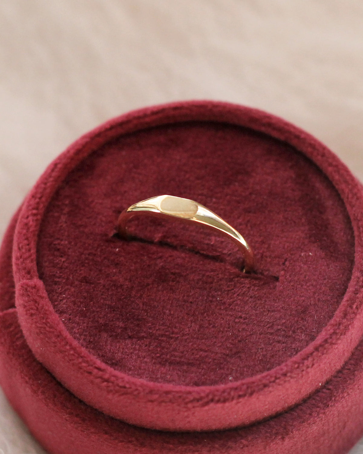 C29 Small Rounded Rectangle Signet Ring 10K Solid Gold - Size 7