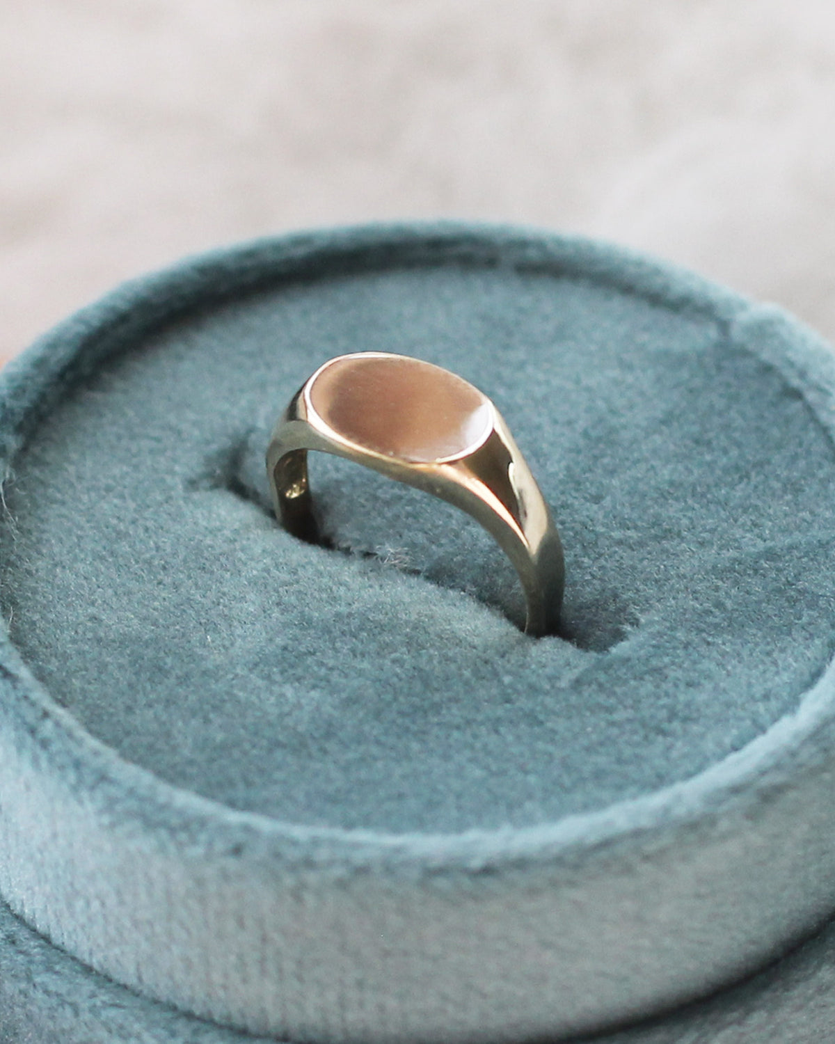 C8 - Oval Signet Pinky Ring 14K Solid Gold - Size 2, 2.5