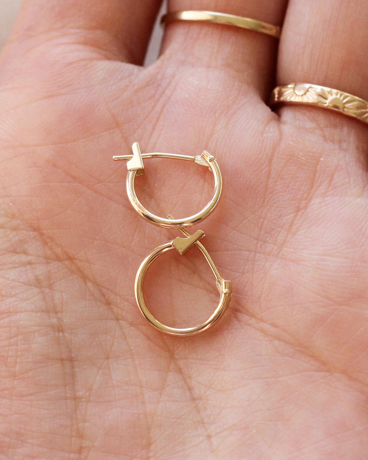 E1301 - 10K SOLID GOLD