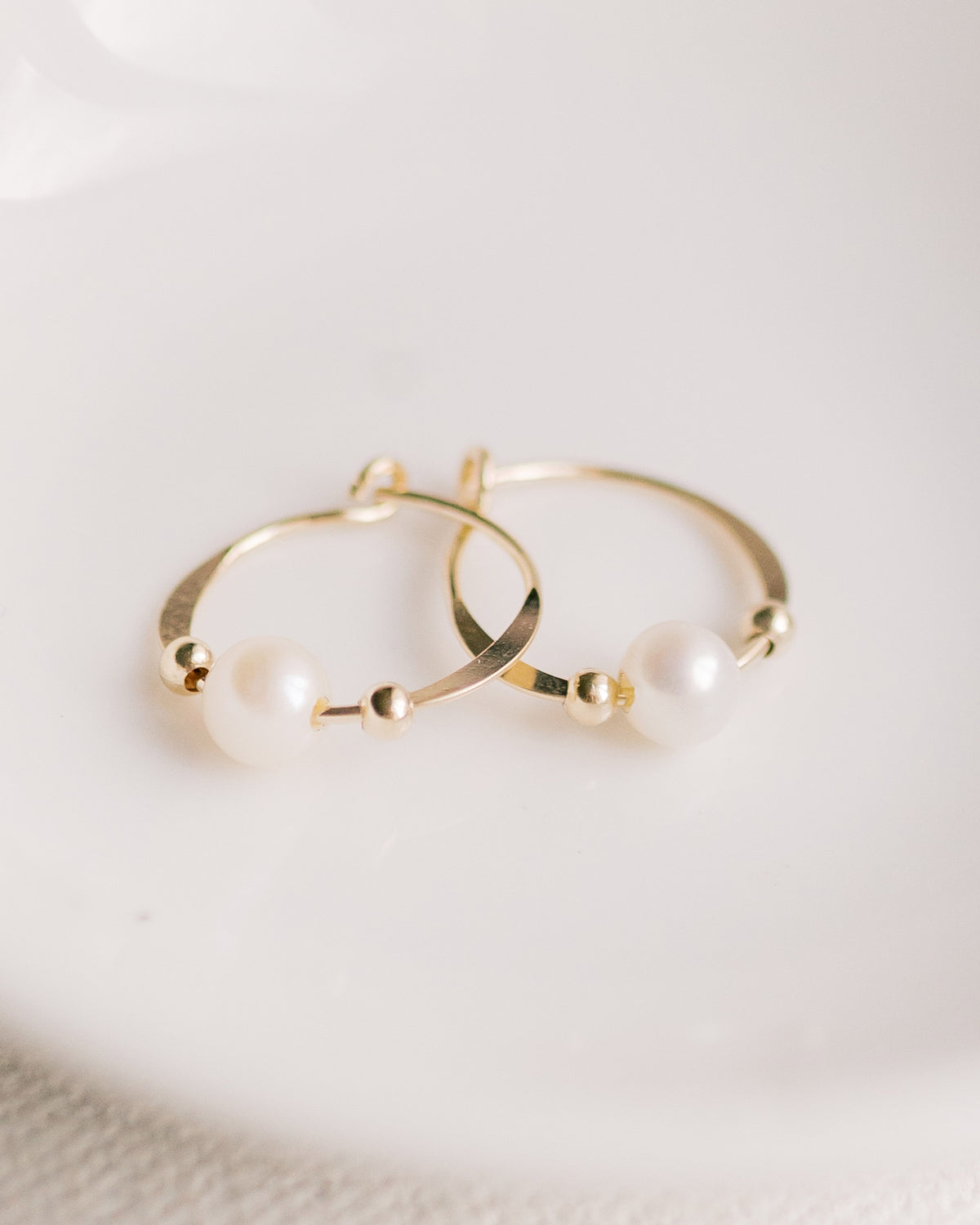 E1303 - Pearl Hoop Earrings