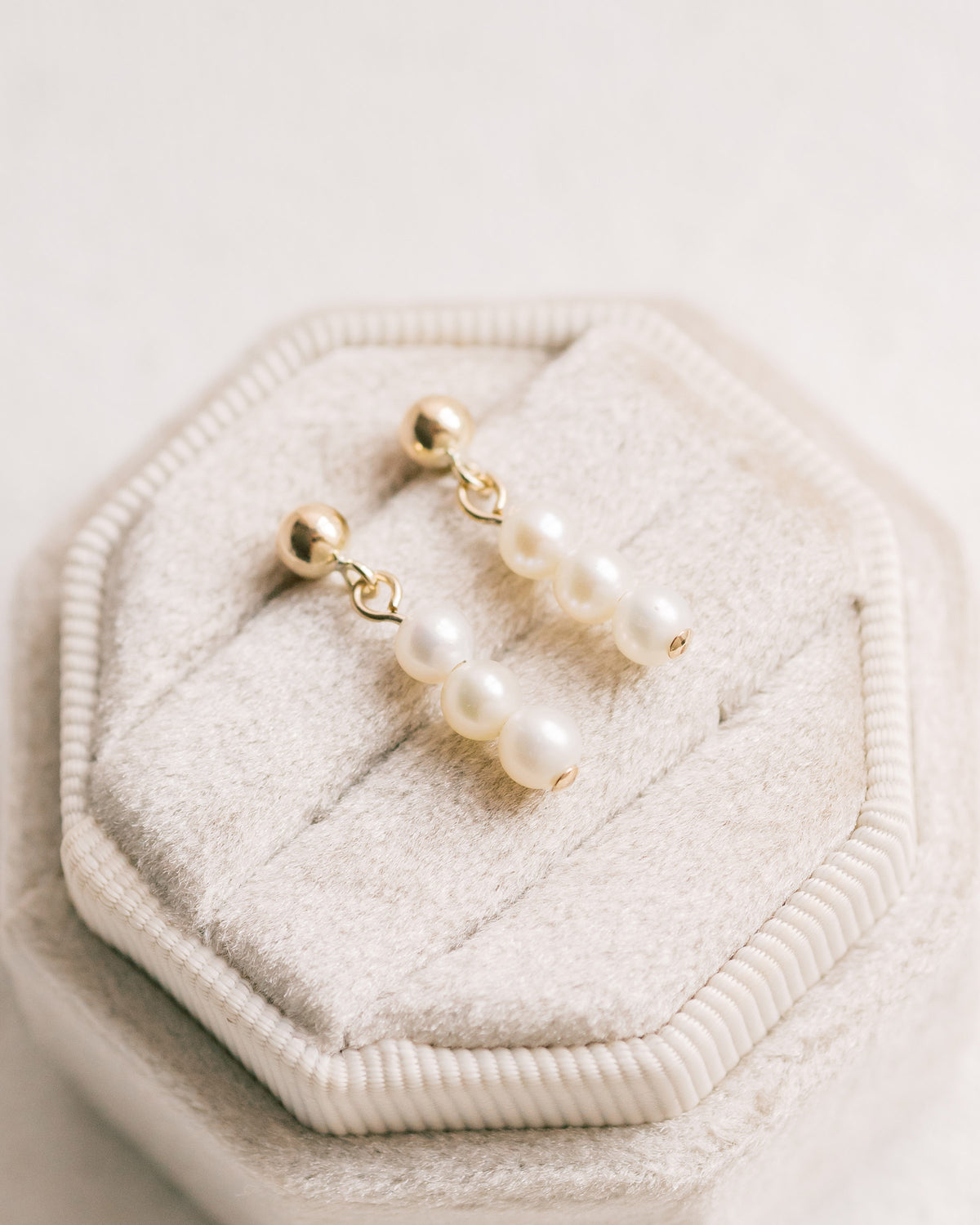 E1305 - Pearl Drop Dangle Earrings