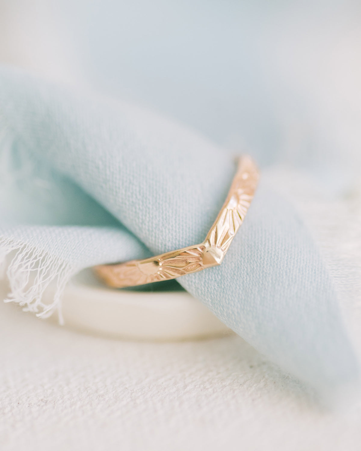 R1364 Chevron Sun Ring