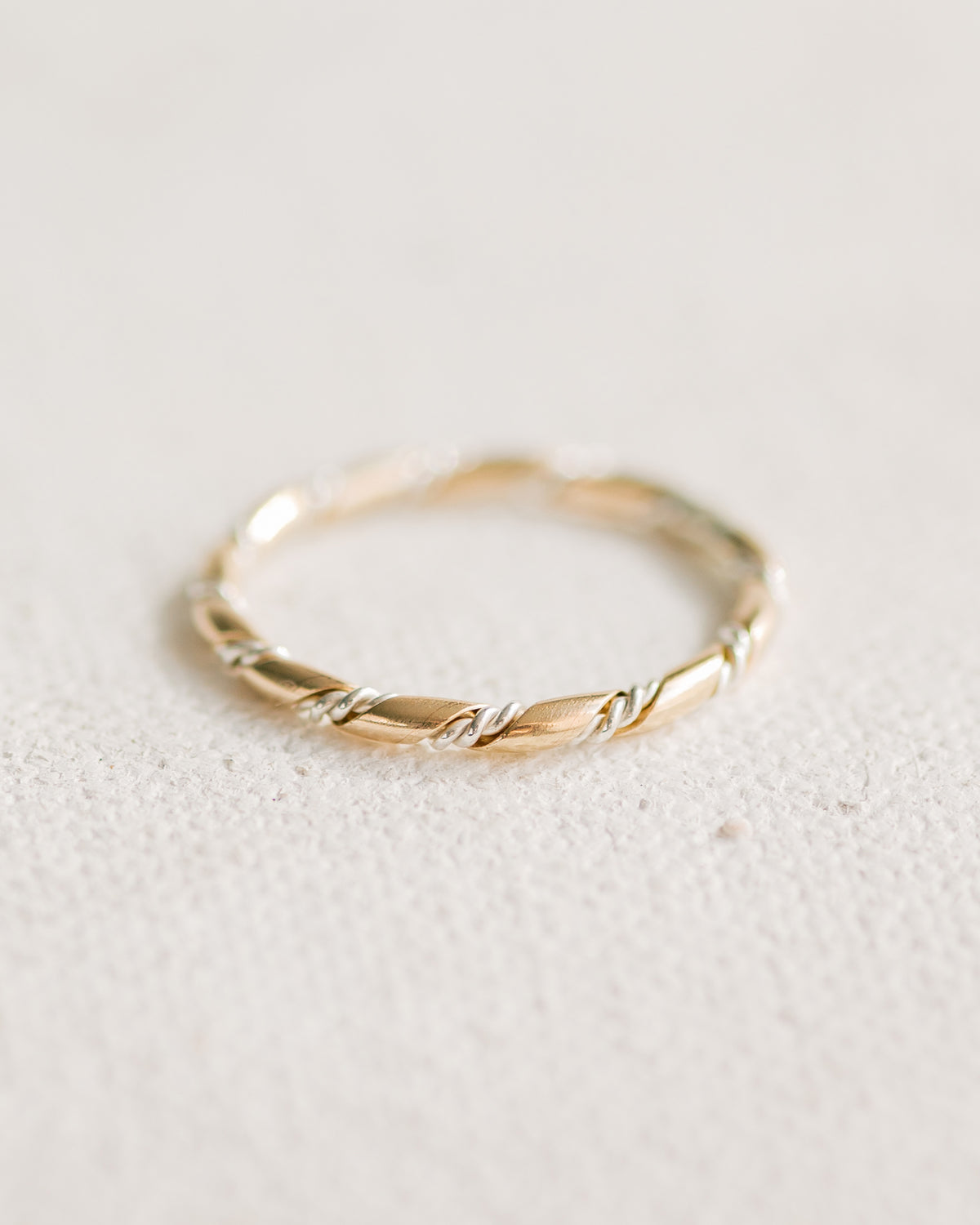 R1440 - Mixed Twist Band