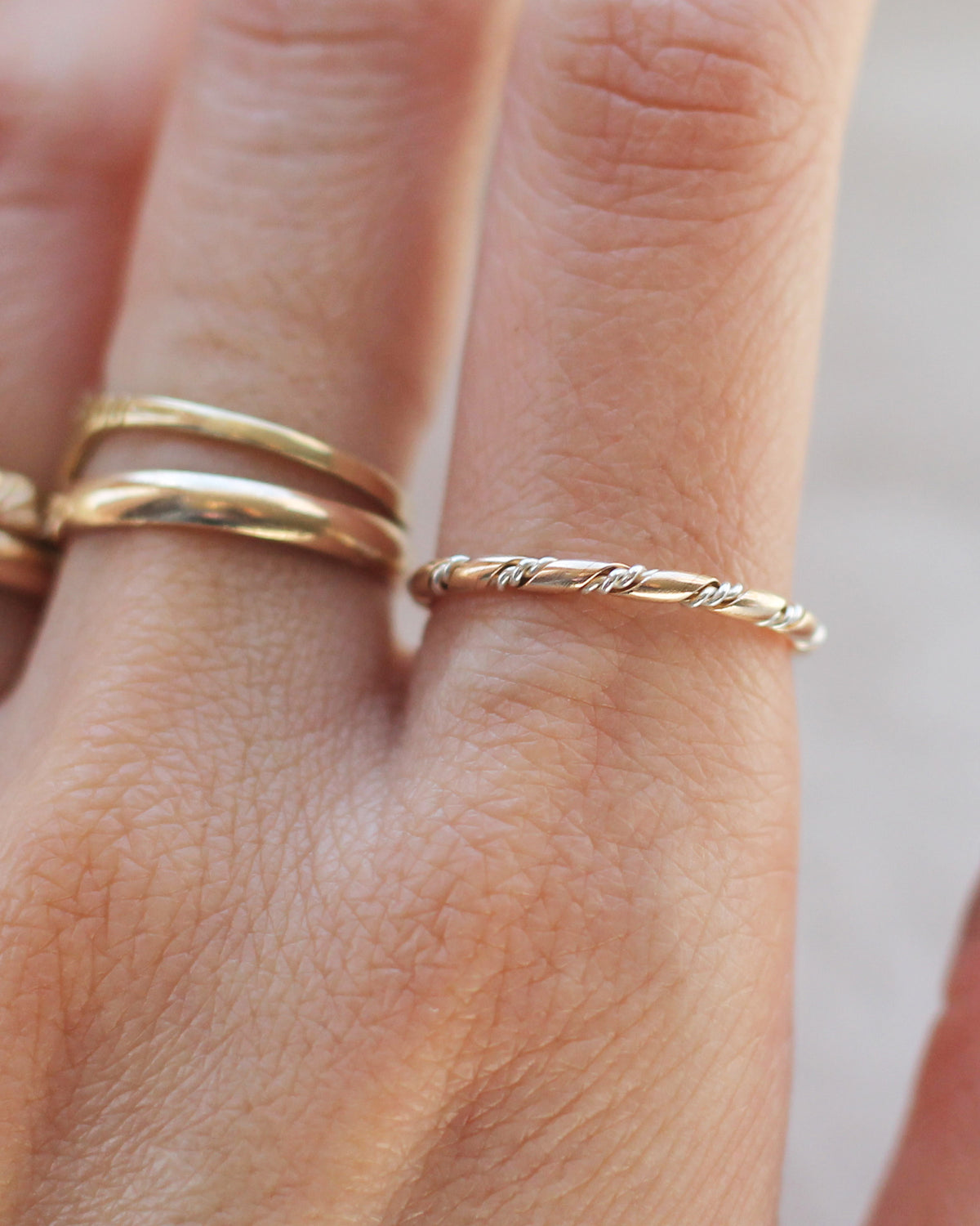 R1440 - Mixed Twist Band